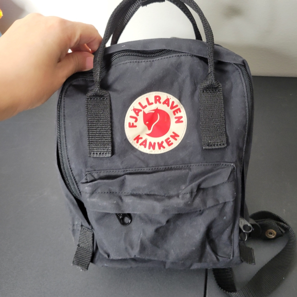 Fjallraven Kånken Mini Black Backpack - Picture 2 of 7